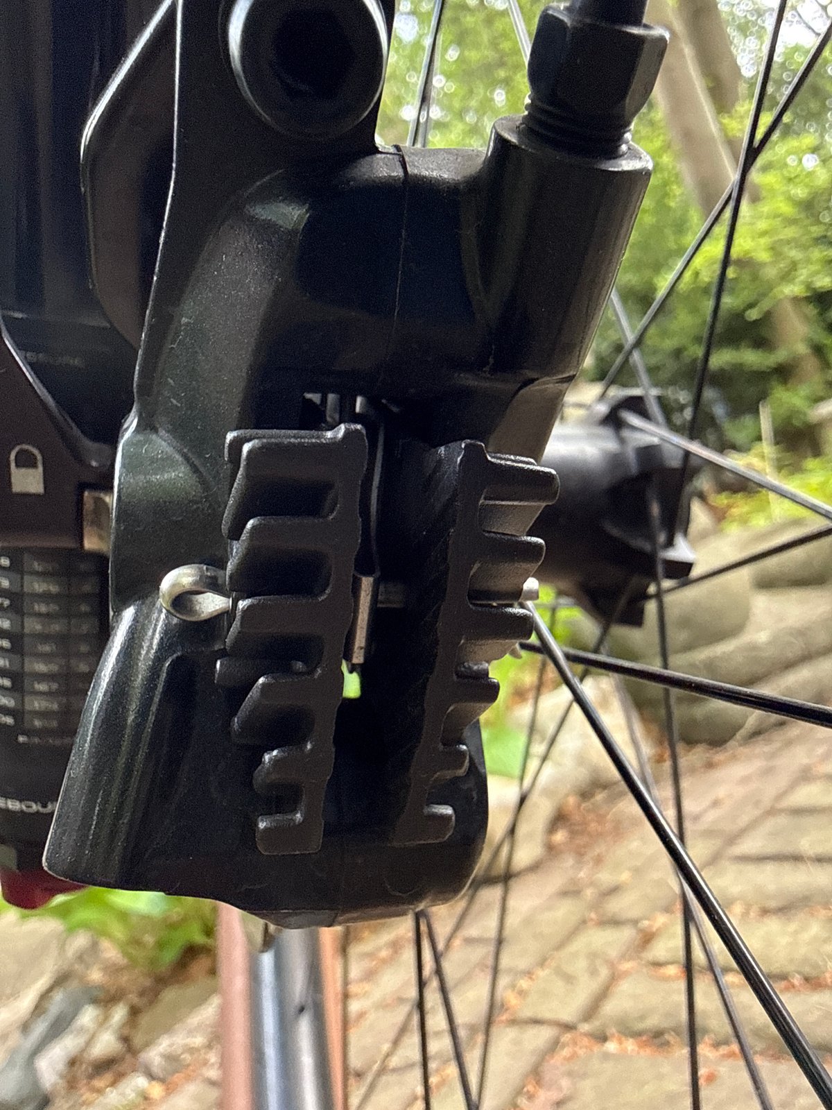 Shimano L05A-RF Resin Brake Pads (2)